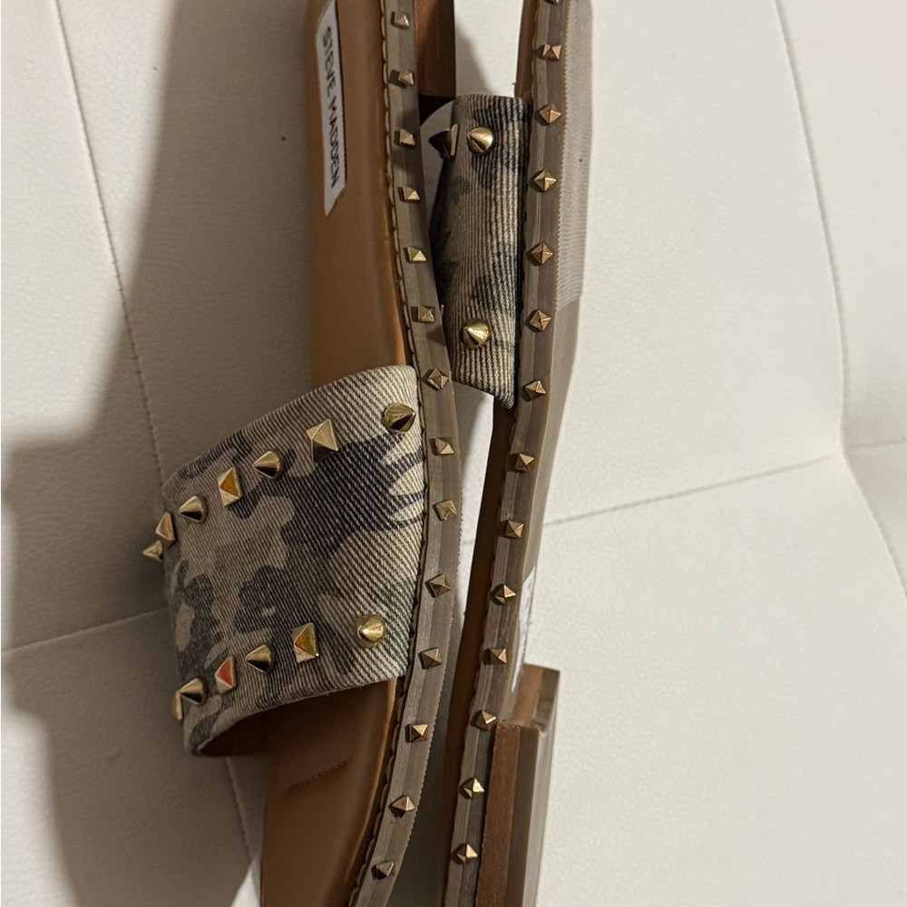 Steve Madden Camo Sandals - Picture 2 of 3